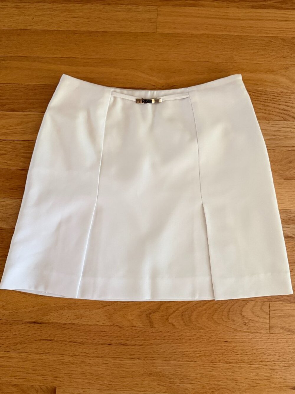 Cache Vintage White Mini Skirt with Silver Toned Buckle Size 6